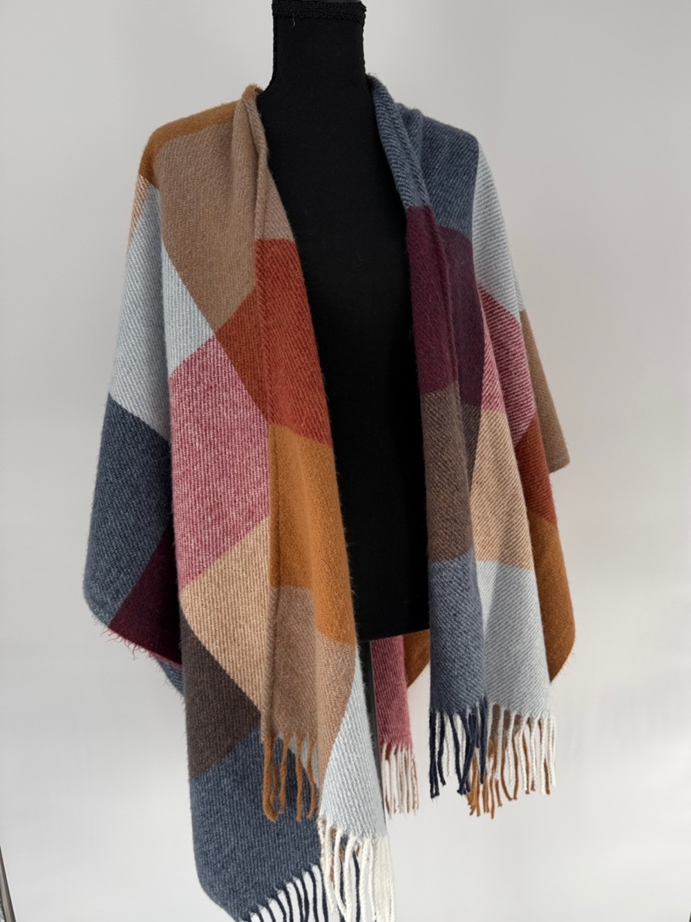 Cozy Fringe Wrap - Multicolor